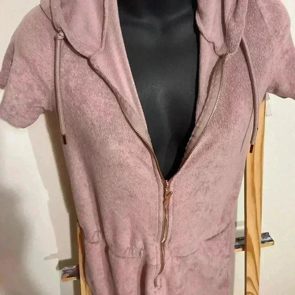 Yitty Fabletics, mauve purple,Terry short romper ,size medium ,hooded ,zip up ￼ - Picture 9 of 10